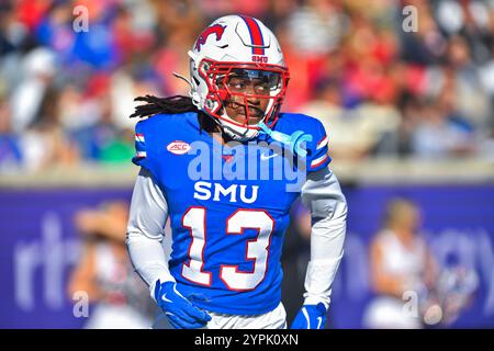 30. November 2024: SMU Mustangs verteidigt Jaelyn Davis-Robinson während des ersten Viertels eines College-Fußballspiels gegen die Cal Golden Bears im Gerald J. Ford Stadium in Dallas, Texas. Austin McAfee/CSM Stockfoto