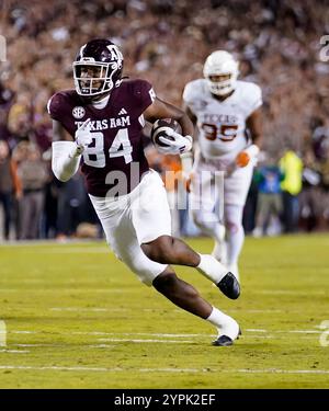 College Station, USA. November 2024 30. Texas A&M Aggies Tight End BLAKE BUNTYN (84) läuft für Yards nach einem Fang während der zweiten Hälfte eines NCAA-Fußballspiels zwischen den Texas Longhorns und den Texas A&M Aggies am 30. November 2024 im Kyle Field in College Station, Texas. (Foto: Jerome Hicks/SIPA USA) Credit: SIPA USA/Alamy Live News Stockfoto