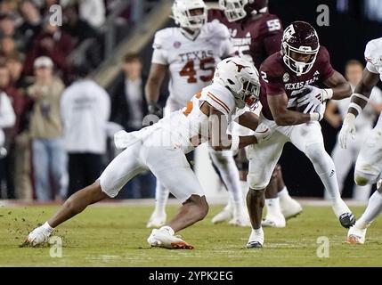 College Station, USA. November 2024 30. Texas A&M Aggies Running Back RUEBEN OWENS (2) will in der zweiten Hälfte eines NCAA-Fußballspiels zwischen den Texas Longhorns und den Texas A&M Aggies am 30. November 2024 im Kyle Field in College Station, Texas, spielen. (Foto: Jerome Hicks/SIPA USA) Credit: SIPA USA/Alamy Live News Stockfoto