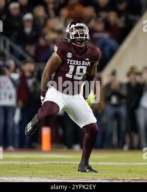 College Station, USA. November 2024 30. Texas A&M Aggies Defensive Back BRAVION ROGERS (19) reagiert nach einem Spiel während der zweiten Hälfte eines NCAA-Fußballspiels zwischen den Texas Longhorns und den Texas A&M Aggies am 30. November 2024 im Kyle Field in College Station, Texas. (Foto: Jerome Hicks/SIPA USA) Credit: SIPA USA/Alamy Live News Stockfoto