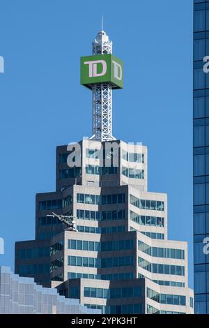 TD-Cube-Schild oben auf dem Brookfield Place an der Bay Street im Zentrum von Toronto, Ontario, Kanada Stockfoto