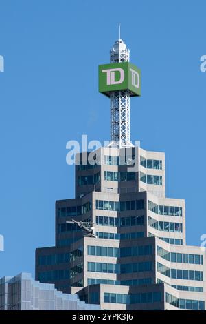 TD-Cube-Schild oben auf dem Brookfield Place an der Bay Street im Zentrum von Toronto, Ontario, Kanada Stockfoto