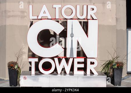 CN Tower Schild am Bremner Boulevard in der Innenstadt von Toronto, Ontario, Kanada Stockfoto