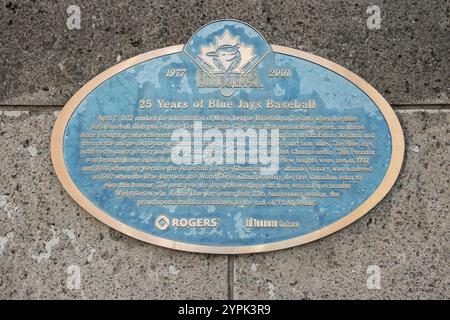 Plakette 25 Years of Blue Jays Baseball im Rogers Centre am Blue Jays Way im Zentrum von Toronto, Ontario, Kanada Stockfoto