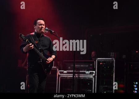 Paris, Frankreich. November 2024 30. UB40, Robin Campbell tritt am 30. November 2024 im l’Olympia in Paris auf. Foto: Christophe Meng/ABACAPRESS. COM Credit: Abaca Press/Alamy Live News Stockfoto