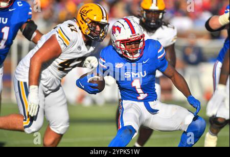 30. November 2024: SMU Mustangs Running Back Brashard Smith läuft im zweiten Quartal eines College-Footballspiels gegen die Cal Golden Bears im Gerald J. Ford Stadium in Dallas, Texas. Austin McAfee/CSM Stockfoto