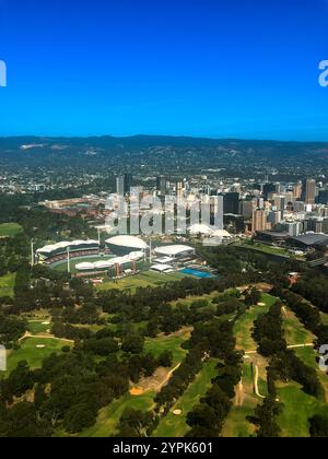 Luftaufnahme von Adelaide Oval und dem umliegenden Park in South Australia. Stockfoto