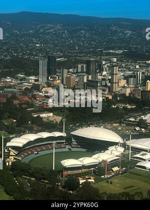 Luftaufnahme von Adelaide Oval und dem umliegenden Park in South Australia. Stockfoto