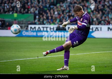 Torwart Alexander NUEBEL Nübel S Aktion, Einzelaktion, Fussball 1. Bundesliga, 12. Spieltag, SV Werder Bremen HB - VfB Stuttgart S 2-2 am 09.11.2024 in Bremen/Deutschland. DFL-Vorschriften verbieten jede Verwendung von Fotografien als Bildsequenzen und/oder Quasi-Video *** Torhüter Alexander NUEBEL Nübel S Action, Einzelaktion, Fußball 1 Bundesliga, Spieltag 12, SV Werder Bremen HB VfB Stuttgart S 2 2 am 09 11 2024 in Bremen Deutschland die DFL-Vorschriften verbieten jede Verwendung von Fotografien als Bildsequenzen und/oder Quasi-Video Stockfoto