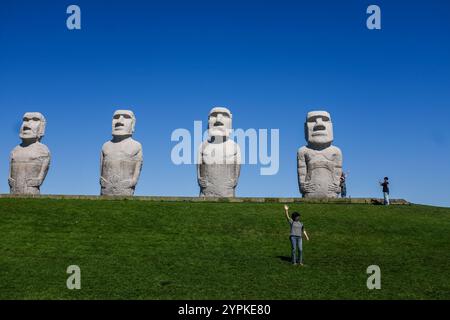Moai Statuen auf dem Makomanai Takino Friedhof in der Nähe von Sapporo, Japan. Stockfoto