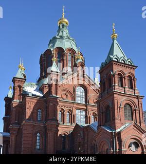 Helsinki-Uspenski-Kathedrale mit blauem Himmel Stockfoto