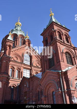 Helsinki-Uspenski-Kathedrale mit blauem Himmel Stockfoto