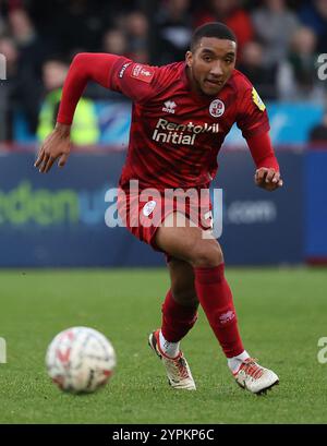 Bradley Ibrahim von Crawley Town beim Spiel der 2. Runde des FA Cup zwischen Crawley Town und Lincoln City im Broadfield Stadium in Crawley. Stockfoto