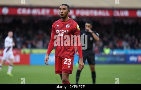 Bradley Ibrahim von Crawley Town beim Spiel der 2. Runde des FA Cup zwischen Crawley Town und Lincoln City im Broadfield Stadium in Crawley. Stockfoto