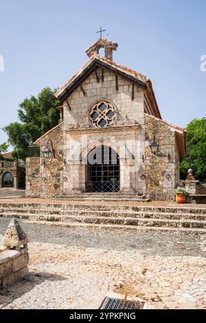 Altos de Chavon Kirche, eine Touristenattraktion, Nachbildung eines alten mediterranen Dorfes in La Romana in der Nähe des Chavon Flusses, Carribean Travel, do Stockfoto