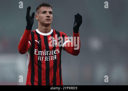 Mailand, Italien. November 2024 30. Francesco Camarda vom AC Milan feiert am 30. November 2024 im Stadio Giuseppe Meazza in Mailand das Fußballspiel der Serie A zwischen AC Milan und Empoli FC. Quelle: Marco Canoniero/Alamy Live News Stockfoto