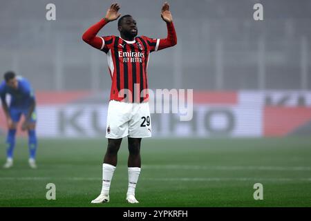 Mailand, Italien. November 2024 30. Youssouf Fofana vom AC Mailand Gesten während des Fußballspiels der Serie A zwischen AC Mailand und Empoli FC im Stadio Giuseppe Meazza am 30. November 2024 in Mailand. Quelle: Marco Canoniero/Alamy Live News Stockfoto