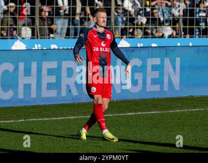 München, Deutschland. November 2024 30. Nico Neidhart (FC Hansa Rostock, #07). GER, TSV 1860 München gegen den FC Hansa Rostock, Fussball, 3. Bundesliga, 16. Spieltag, Saison 2024/2025, 30.11.2024. (DIE DFL-DFB-VORSCHRIFTEN VERBIETEN DIE VERWENDUNG VON FOTOS ALS BILDSEQUENZEN UND/ODER QUASI-VIDEO). Foto: Eibner-Pressefoto/Heike feiner Credit: dpa/Alamy Live News Stockfoto