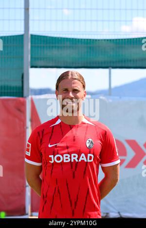 Freiburg, Deutschland. August 2024. Lucas Höler (SC Freiburg) beim Medientag SC Freiburg 1. FBL Saison 2024/25 Credit: dpa/Alamy Live News Stockfoto