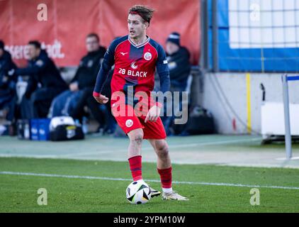 München, Deutschland. November 2024 30. Sigurd Haugen (FC Hansa Rostock, #18). GER, TSV 1860 München gegen den FC Hansa Rostock, Fussball, 3. Bundesliga, 16. Spieltag, Saison 2024/2025, 30.11.2024. (DIE DFL-DFB-VORSCHRIFTEN VERBIETEN DIE VERWENDUNG VON FOTOS ALS BILDSEQUENZEN UND/ODER QUASI-VIDEO). Foto: Eibner-Pressefoto/Heike feiner Credit: dpa/Alamy Live News Stockfoto