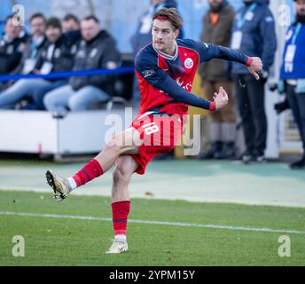 München, Deutschland. November 2024 30. Sigurd Haugen (FC Hansa Rostock, #18). GER, TSV 1860 München gegen den FC Hansa Rostock, Fussball, 3. Bundesliga, 16. Spieltag, Saison 2024/2025, 30.11.2024. (DIE DFL-DFB-VORSCHRIFTEN VERBIETEN DIE VERWENDUNG VON FOTOS ALS BILDSEQUENZEN UND/ODER QUASI-VIDEO). Foto: Eibner-Pressefoto/Heike feiner Credit: dpa/Alamy Live News Stockfoto