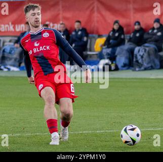 München, Deutschland. November 2024 30. Jonas Dirkner (FC Hansa Rostock, #06). GER, TSV 1860 München gegen den FC Hansa Rostock, Fussball, 3. Bundesliga, 16. Spieltag, Saison 2024/2025, 30.11.2024. (DIE DFL-DFB-VORSCHRIFTEN VERBIETEN DIE VERWENDUNG VON FOTOS ALS BILDSEQUENZEN UND/ODER QUASI-VIDEO). Foto: Eibner-Pressefoto/Heike feiner Credit: dpa/Alamy Live News Stockfoto