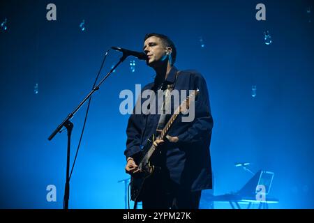 London, Großbritannien. November 2024 30. LONDON, ENGLAND – NOVEMBER 30: Leo Wyndham von „Palace“, der am 30. November 2024 in London im Eventim Apollo auftrat. CAP/MAR © MAR/Capital Pictures Credit: Capital Pictures/Alamy Live News Stockfoto