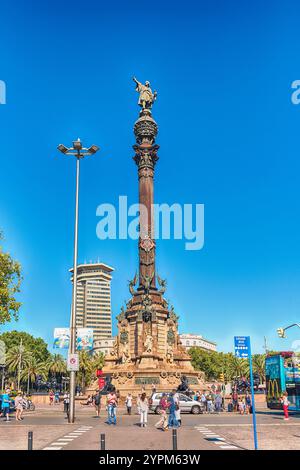 BARCELONA - 10. AUGUST: Das ikonische Denkmal für Christoph Kolumbus am unteren Ende der Rambla, Barcelona, Katalonien, Spanien, am 10. August, 2017 Stockfoto