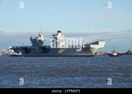 Liverpool, Großbritannien. Dezember 2024. HMS Prince of Wales Ankunft in Liverpool für einen 7-tägigen Besuch. Quelle: ken biggs/Alamy Live News Stockfoto