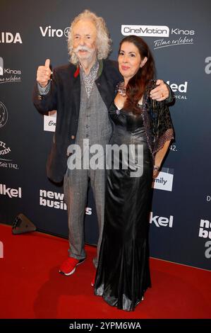 Jean Pütz mit Ehefrau Pina Coluccia beim Movie meets Media Event 2024 im Hotel Atlantic. Hamburg, 30.11.2024 *** Jean Pütz mit Frau Pina Coluccia beim Movie Meets Media Event 2024 im Hotel Atlantic Hamburg, 30 11 2024 Foto:XC.xTamckex/xFuturexImagex Media 4235 Stockfoto