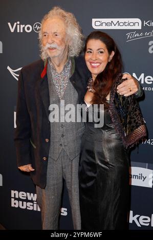 Jean Pütz mit Ehefrau Pina Coluccia beim Movie meets Media Event 2024 im Hotel Atlantic. Hamburg, 30.11.2024 *** Jean Pütz mit Frau Pina Coluccia beim Movie Meets Media Event 2024 im Hotel Atlantic Hamburg, 30 11 2024 Foto:XC.xTamckex/xFuturexImagex Media 4239 Stockfoto