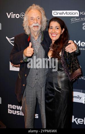 Jean Pütz mit Ehefrau Pina Coluccia beim Movie meets Media Event 2024 im Hotel Atlantic. Hamburg, 30.11.2024 *** Jean Pütz mit Frau Pina Coluccia beim Movie Meets Media Event 2024 im Hotel Atlantic Hamburg, 30 11 2024 Foto:XC.xTamckex/xFuturexImagex Media 4238 Stockfoto