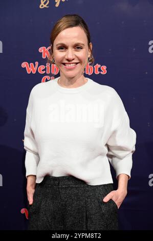 Schauspielerin Nadja Becker kommt zur Premiere des 9. Kölner WeihnachtsCircus der bis zum 05.01.2025 in Köln gastiert. *** Schauspielerin Nadja Becker kommt zur Premiere des 9. Kölner Weihnachtszirkus, der bis zum 05. 01 2025 in Köln auftreten wird Stockfoto