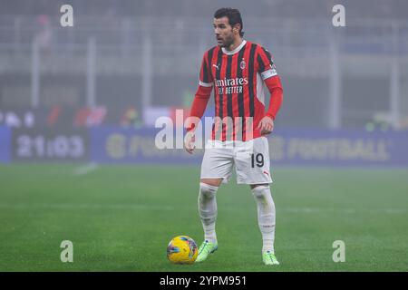 Theo Hernandez vom AC Milan wurde 2024/25 während des Fußballspiels der Serie A zwischen AC Milan und Empoli FC im San Siro Stadion in Aktion gesehen Stockfoto