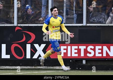 Sint Truiden, Belgien. Dezember 2024. Andres Ferrari von STVV wurde während eines Fußballspiels zwischen Sint-Truiden VV und KRC Genk am Sonntag, den 1. Dezember 2024 in Sint-Truiden, am 16. Tag der Saison 2024-2025 der ersten Liga der „Jupiler Pro League“ der belgischen Meisterschaft, gezeigt. BELGA PHOTO MAARTEN STRAETEMANS Credit: Belga News Agency/Alamy Live News Stockfoto