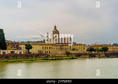 Gebäude am Ufer des Flusses Arno Florenz Toskana Italien Stockfoto