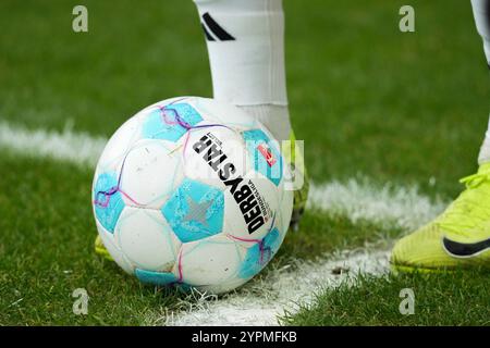 Karlsruhe, Deutschland. Dezember 2024. Spielball von Derbster beim Eckball 2. Bundesliga: Karlsruher SC vs Hamburger SV, BBBank Wildpark, Sonntag 01.12.2024 Credit: dpa/Alamy Live News Stockfoto