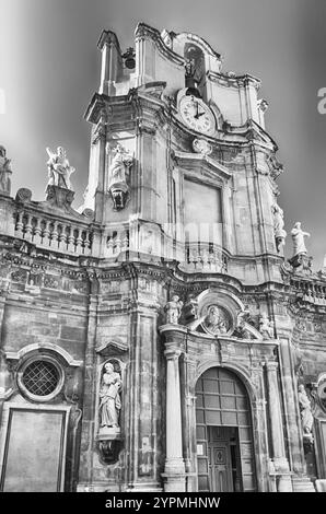 Fassade der Chiesa Anime Sante del Purgatorio, im Zentrum von Trapani, Sizilien, Italien Stockfoto