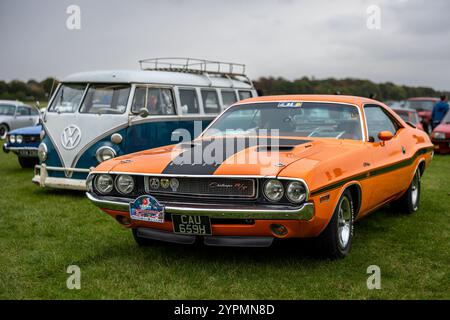 1970 Dodge Challenger R/T, ausgestellt auf dem Bicester Heritage Scramble am 6. Oktober 2024. Stockfoto