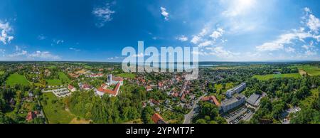 Blick auf Dießen am Ammersee und das Ammertal im oberbayerischen Alpenvorland Stockfoto