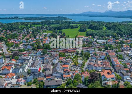 Blick auf die Kurstadt Prien am Westufer des Chiemsees im Chiemgau im Sommer Stockfoto