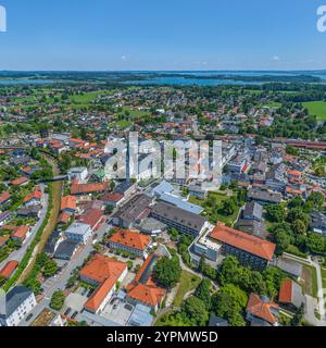 Blick auf die Kurstadt Prien am Westufer des Chiemsees im Chiemgau im Sommer Stockfoto