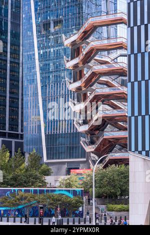 New York, New York, USA – 26. Oktober 2024: Das Schiff im Hudson Yards-Abschnitt von Manhattan in New York, New York, USA. Die Wabenstruktur ist ein Ma Stockfoto
