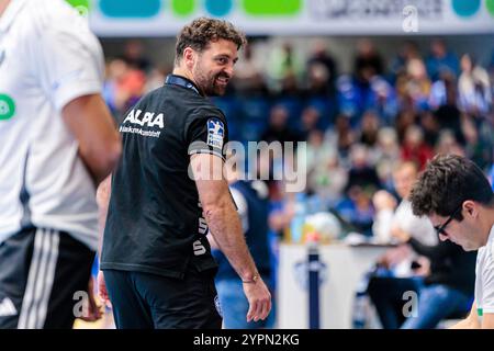 Lemgo, Deutschland. Dezember 2024. Florian Kehrmann (TBV Lemgo Lippe, Trainer) GER, TBV Lemgo Lippe vs. TSV Hannover-Burgdorf, Handball, 1. Bundesliga, 12. Spieltag, Spielzeit 2024/2025, 01.12.2024 Foto: Eibner-Pressefoto/Jan Rollinger Credit: dpa/Alamy Live News Stockfoto