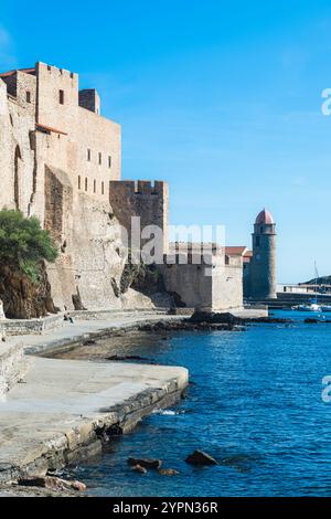 Die Festung Chateau Royale in der Altstadt von Collioure, Cote Vermeille, Languedoc-Roussillon, Frankreich Stockfoto