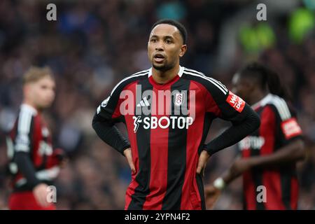 LONDON, Großbritannien - 1. Dezember 2024: Kenny Tete von Fulham FC während des Premier League Spiels zwischen Tottenham Hotspur FC und Fulham FC im Tottenham Hotspur Stadium (Foto: Craig Mercer/ Alamy Live News) Stockfoto