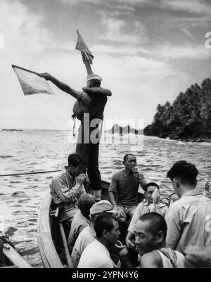 Rückführung japanischer „Holdouts“ auf Anatahan Island, Teil der Operation Removal. Bilder zeigen zwei der Staatsangehörigen in ihrem Wohnraum, die von der US Navy von der Insel entfernt wurden, und Mrs. Kazuko Higa, die einzige Frau auf der Insel. Stockfoto