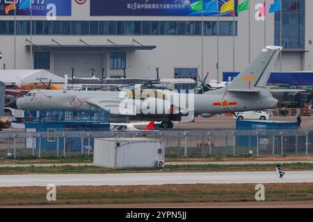 Ein strategischer Bomber der Volksbefreiungsarmee Xi'an H-6K auf der Airshow China in Zhuhai zu sehen Stockfoto