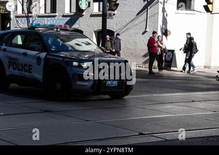 Polizeiauto auf der King Street West in Toronto, Ontario, Kanada Stockfoto
