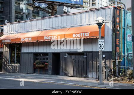 Hooters Bar & Grill Schild an der Adelaide Street West im Stadtzentrum von Toronto, Ontario, Kanada Stockfoto